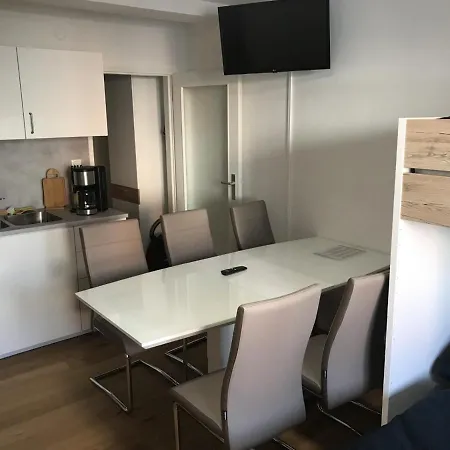 Schoenes Ferienappartment In Zell Am See: Zentral Gelegen Und Naehe Der Areitbahn Und Dem Zeller Apartament