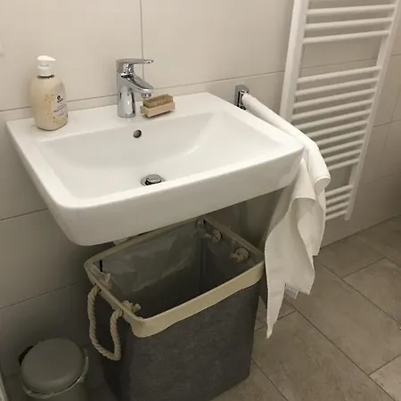 Appartement Schoenes Ferienappartment In Zell Am See: Zentral Gelegen Und Naehe Der Areitbahn Und Dem Zeller