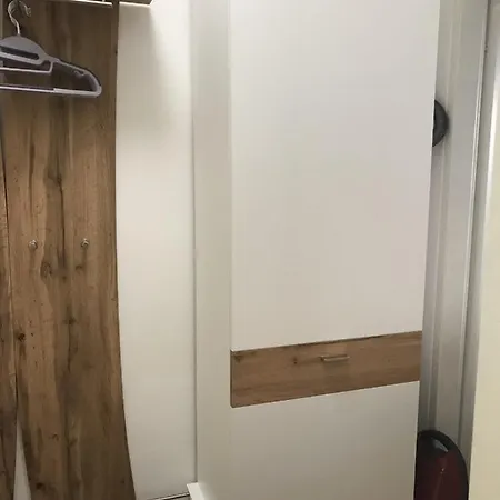 Schoenes Ferienappartment In Zell Am See: Zentral Gelegen Und Naehe Der Areitbahn Und Dem Zeller * Zell am See